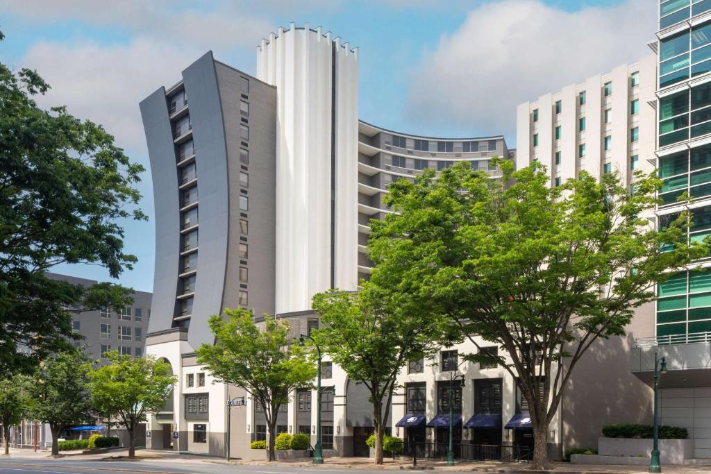 Downtown Hotel | DoubleTree by Hilton Silver Spring Washington DC