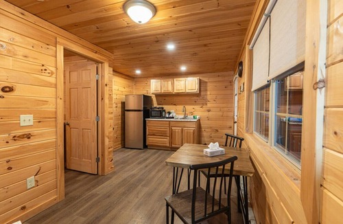 Bethlehem Ski Chalet | Cedar #1: Rustic Cedar Suite Retreat