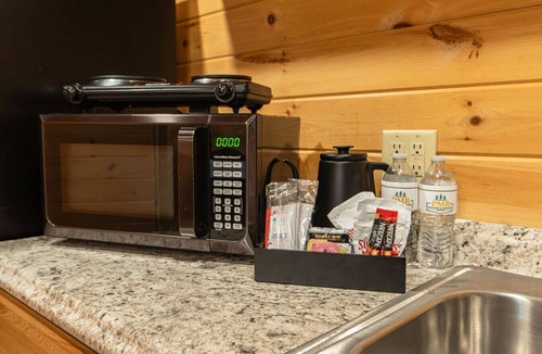 Bethlehem Ski Chalet | Cedar #1: Rustic Cedar Suite Retreat