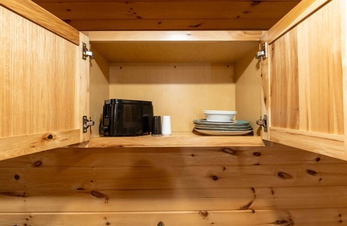 Bethlehem Ski Chalet | Cedar #1: Rustic Cedar Suite Retreat