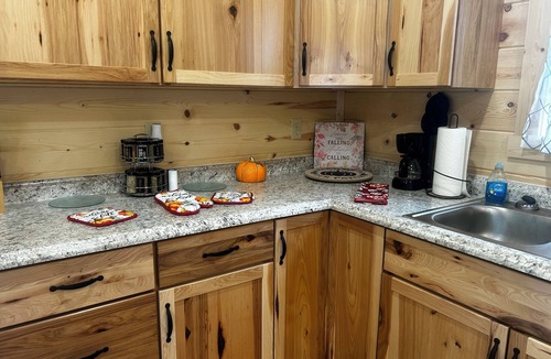 Licking Cottage | Spring Haven, Fire Pit, Pet Friendly