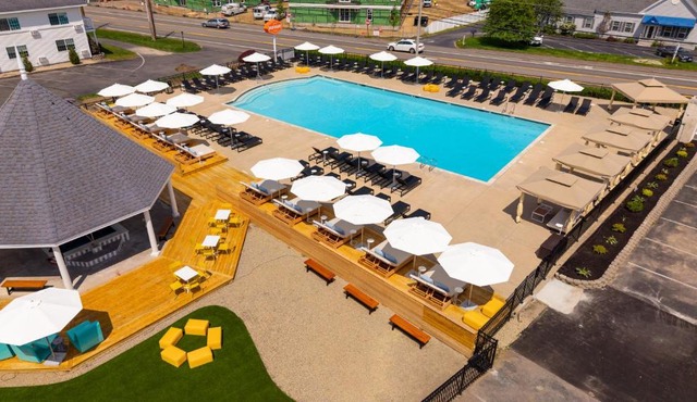 Driftaway Hotel and Pool