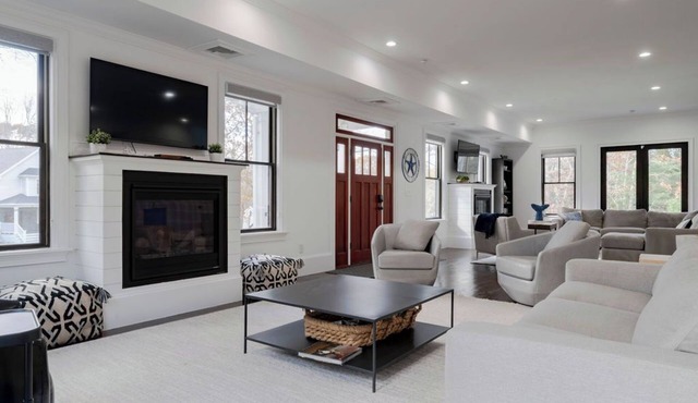 Spacious New Construction/Walk-Beach/FirePit/Game Rm/Private/Family Friendly